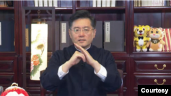 中国驻美国大使秦刚2022年1月30日主办虎年春节线上招待会并发表讲话(中国驻美大使馆图片)