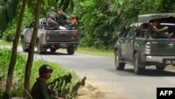 မှတ်တမ်းဓါတ်ပုံ - ၂၀၁၆ တုန်းက တပ်မတော်ယာဉ်တမ်းကို ကရင်ပြည်နယ်မှာ တွေ့ရစဉ်