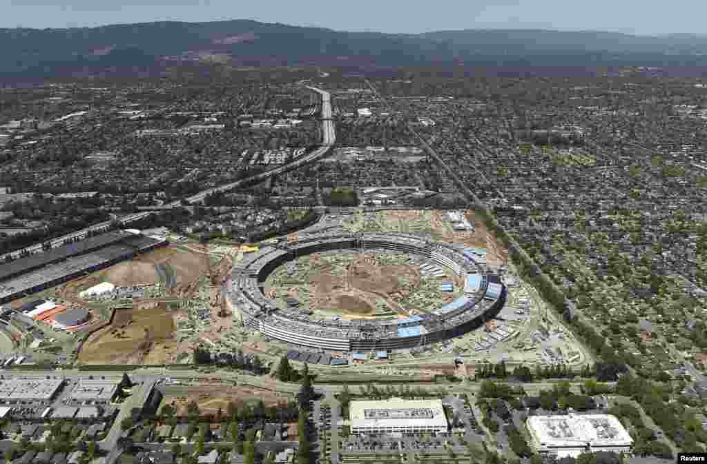 2017年1月13日,美国加利福尼亚州库比蒂诺市,从空中拍摄的这张照片显示正在建设的苹果公司第二园区。