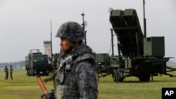 日本空军自卫队在东京郊区的美军横田军事基地展示PAC地对空洲际拦截器的训练。(2017年8月29日)