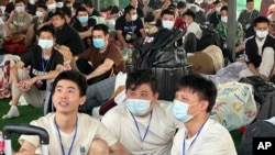 据信在缅甸东部妙瓦底区被贩卖并被困在网络诈骗中心工作的中国人在被解救后(2025年2月17日)