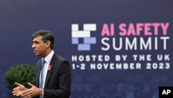 英国首相里希·苏纳克(Rishi Sunak)召集了多国的科技高管和政治领袖出席全球首届人工智能(AI)安全峰会。(媒体联访2023年11月2日)
