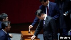 တောင်ကိုရီးယားသမ္မတ ပက်ဂွန်ဟေးကို သမ္မတအဖြစ် အယုံအကြည်မရှိအဆို တောင်ကိုရီးယားလွှတ်တော်မှာ ဒီကနေ့ မဲခွဲ ဆုံးဖြတ်။