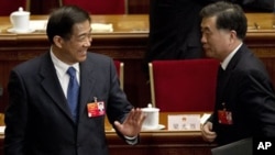 3月11日,薄熙来在人大会议上笑对广东省委书记汪洋,如今薄熙来还笑得起来吗?