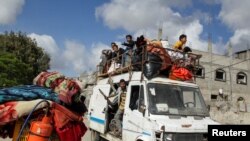 ဂါဇာကမ်းမြောင်ဒေသတောင်ပိုင်းမှာ အစ္စရေးနဲ့ဟာမတ်စ်တို့ကြားတိုက်ပွဲတွေအတွင်း အစ္စရေးရဲ့ ဝေဟင်ရော မြေပြင်ကပါ တိုက်ခိုက်မှုတွေအတွင်း ထွက်ပြေးနေကြရတဲ့ ပါလက်စတိုင်းများ။ (မေ ၁၂၊ ၂၀၂၄)