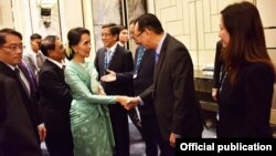 နိုင်ငံတော်အတိုင်ပင်ခံပုဂ္ဂိုလ် ဒေါ်အောင်ဆန်းစုကြည် ဒီကနေ့ စင်ကာပူနိုင်ငံမှ စီးပွားရေးလုပ်ငန်းရှင်များနှင့်တွေ့ဆုံ (Ministry of Foreign Affairs Myanmar)