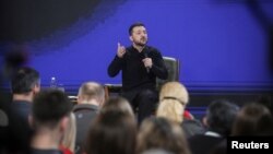 2025년 2월 23일 우크라이나 키이우에서 볼로디미르 젤렌스키 우크라이나 대통령이 기자회견을 갖고 있다.