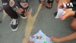 ၂၀၀၈ ခြေ/ဥ စာအုပ်များကို မီးရှို့ဆန္ဒပြ ၂၀၀၈ ခြေ/ဥ စာအုပ်များကို မီးရှို့ဆန္ဒပြ