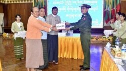 ရခိုင်စစ်ဒုက္ခသည်တွေအတွက် တပ်မတော်က သိန်း၅ထောင်လှုဒါန်း ရခိုင်စစ်ဒုက္ခသည်တွေအတွက် တပ်မတော်က သိန်း၅ထောင်လှုဒါန်း