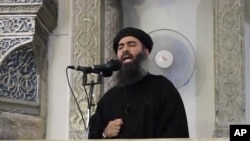 ISIS စစ်သွေးကြွ အဖွဲ့ အင်တာနက်စာမျက်နှာမှာ တင်ထားတဲ့ အဖွဲ့ခေါင်းဆောင် Abu Bakr al-Baghdadi က မိန့်ခွန်းပြောကြားနေတဲ့ ဗွီဒီယို။