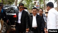 ဘင်္ဂလားဒေ့ရှ်နိုင်ငံကိုရောက်ရှိလာတဲ့ ဝန်ကြီးဒေါက်တာဝင်းမြတ်အေး။