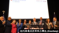 驻纽约台北经济文化办事处处长李志强与辖区政要合照( 驻纽约台北经济文化办事处提供 )10/3/2024