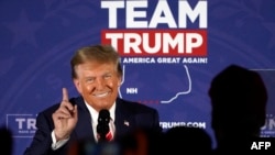 နယူးဟမ့်ရှိုင်းယားမှာ ယှဥ်ပြိုင်တဲ့ ရီပတ်ဘလစ်ကန် ပါတီတွင်း သမ္မတလောင်းရွေးပွဲမှာ အနိုင်ရသွားတဲ့ သမ္မတဟောင်း ဒေါ်နယ်ထရမ့်။ (ဇန်နဝါရီ ၂၂၊ ၂၀၂၄)