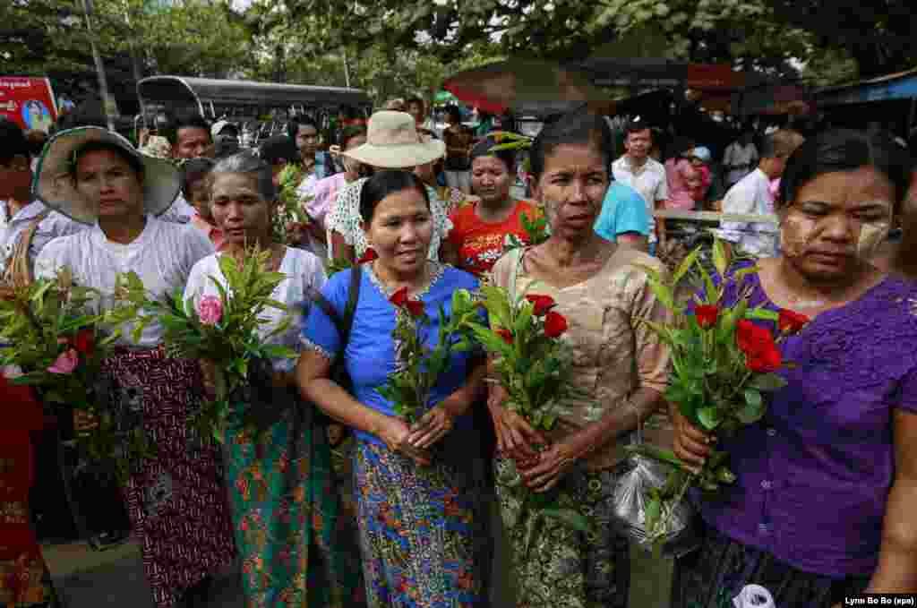 နိုင်ငံရေးအကျဉ်းသားတွေ ပြန်လည်လွတ်မြောက်