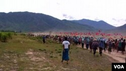 မန္တလေးတိုင်း၊ စဉ့်ကူမြို့နယ် ညောင်ဝန်းကျေးရွာ
တောင်သူများ ရဲ့ ထွန်တုံးဆန္ဒပြပွဲ။