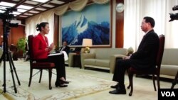 台湾外交部长吴钊燮在台北接受美国之音专访。 (美国之音钟睿哲拍摄)