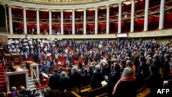 法国国会2023年12月19日通过了一项具有争议性的收紧移民政策的法案。(法新社)