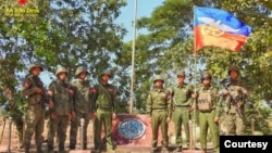 资料照片:缅甸若开军成员在若开邦瓜镇的一个军事前哨。(2024年12月24日)