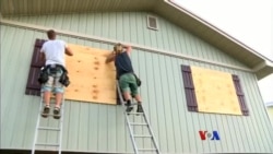 Florence မုန်တိုင်းဘေး ရှောင်ရှားနိုင်ဖို့ ဒေသခံတွေပြင်ဆင် Florence မုန်တိုင်းဘေး ရှောင်ရှားနိုင်ဖို့ ဒေသခံတွေပြင်ဆင်