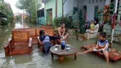 အင်ဒိုရေဘေး အိမ်ပေါင်းထောင်ချီ နစ်မြုပ် အင်ဒိုရေဘေး အိမ်ပေါင်းထောင်ချီ နစ်မြုပ်