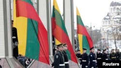 立陶宛为纪念在1991年1月13日苏联攻击中丧生的14名立陶宛平民,2011年1月13日举行“捍卫自由日”纪念仪式 (路透社)