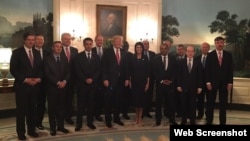 美国总统川普在白宫欢迎安理会代表(2017年4月24日,美国常驻联合国代表妮基·黑利推特图片)