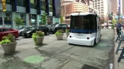 美国万花筒:无人驾驶班车开进纽约时代广场 美国万花筒:无人驾驶班车开进纽约时代广场