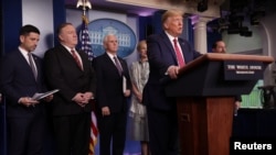 特朗普总统在副总统彭斯、国务卿蓬佩奥、卫生部长阿扎尔、代理国土安全部长沃尔夫、新冠病毒疫情事务协调员比尔克斯和国立卫生院过敏和传染病研究所所长弗契的簇拥下在白宫就新冠病毒疫情举行每日记者会。(2020年3月20日)