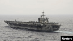 美国航空母舰罗斯福号穿越南中国海(2015年10月29日)