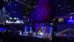 “仁人家园”与洛克菲勒中心的圣诞树 “仁人家园”与洛克菲勒中心的圣诞树