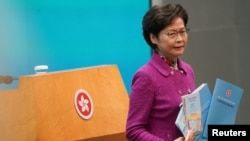 香港特首林郑月娥发表《施政报告》后出席记者会。(2020年11月25日)