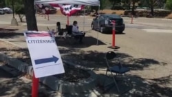 预防新冠 美国新公民入籍宣誓采用得来速模式 预防新冠 美国新公民入籍宣誓采用得来速模式