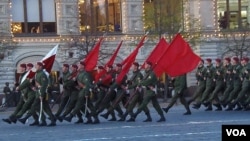 2012年胜利日前夕红场阅兵彩排。(美国之音白桦拍摄)