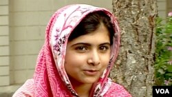 Nữ sinh Malala Yousafzai Yousafzai được cộng đồng quốc tế biết tiếng vì đã cổ võ các dịch vụ giáo dục cho trẻ gái, và thu thập tài liệu về các hành vi tàn ác của Taliban