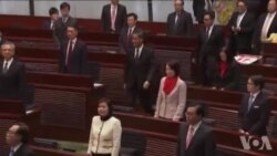 香港特首梁振英在立法会做施政报告 香港特首梁振英在立法会做施政报告