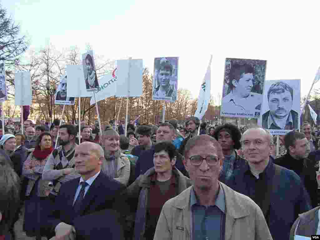 4月17日莫斯科支持纳瓦里内集会。(美国之音白桦拍摄)