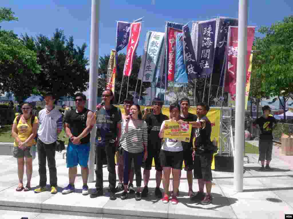 香港立法会否决2017年特首选举方案(美国之音海彦拍摄)