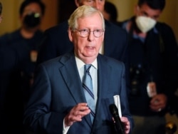 资料照片:参议院少数党领袖麦康奈尔在参议院共和党人每周政策午餐会后在国会山对媒体讲话。(2021年9月28日)