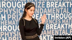 资料照:台湾艺人欧阳娜娜在美国加州出席一个颁奖仪式。(2017年12月3日)