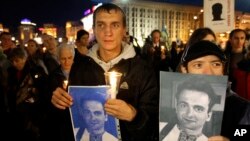 Активісти під час вшанування пам'яті журналіста Георгія Гонгадзе