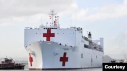 Фото 2019-го року USNS Comfort у Трінідаді і Тобаго