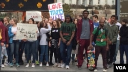 华盛顿数百高中生游行抗议川普当选美国总统