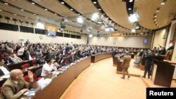 资料照片:伊拉克议会议员们在投票(2019年6月24号)