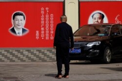 资料照:马路边习近平和毛泽东的宣传墙