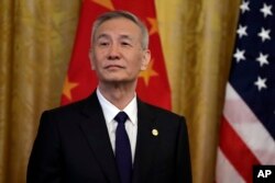资料照:中国国务院副总理刘鹤在白宫举行的美中第一阶段贸易协议签署仪式上。 (2020年1月15日)
