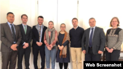 北京维权律师王全璋的妻子李文足在推特上贴出她和709案家属王峭岭1月9日与英、美、德、欧盟、瑞士和澳大利亚等国的人权官员的照片。(推特照片)