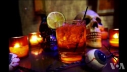 美国万花筒: “瓢虫屋”酒吧宾客满座 美国万花筒: “瓢虫屋”酒吧宾客满座