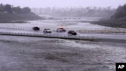 热带风暴“希拉里”周日北上肆虐美国加利福尼亚州南部地区。(2023年8月20日)