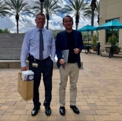 邱先生与南加州河边县政府人员洽谈医疗捐赠合作事宜(2020年3月资料照)