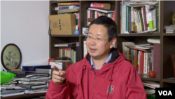 夏业良教授称他被北大解聘是出于政治原因(美国之音北京分社拍摄)